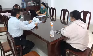Công an Cần Thơ làm việc với cô gái đăng tin 'Giun đất trị COVID-19'