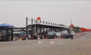 Bến phà ra đảo Cát Bà vắng khách ngày đầu nghỉ lễ