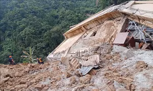 Philippines: Bé gái sống sót thần kỳ sau gần 60 giờ bị vùi lấp do lở đất