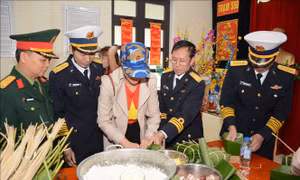 Mùa xuân ấm tình quân dân ở Trạm Ra đa 550, đảo Lý Sơn
