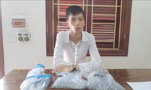 Tạm giữ hai đối tượng mua bán, sản xuất, tàng trữ đạn chì, súng tự chế
