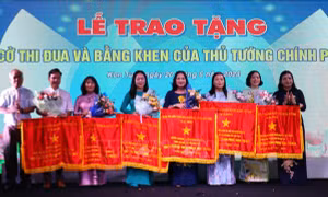 Tuyên dương, khen thưởng giáo viên, học sinh giỏi tiêu biểu