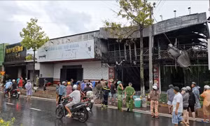 Hỏa hoạn thiêu rụi một tiệm mì cay, 3 nhà liền kề bị ảnh hưởng