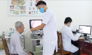 Bác sỹ Quân y khám, chữa bệnh miễn phí cho người dân Khánh Hòa