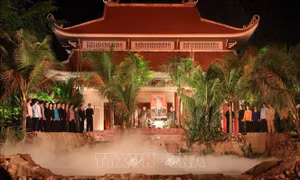 Tái hiện cuộc đời nữ tướng đầu tiên của QĐND Việt Nam trên sân khấu thực cảnh