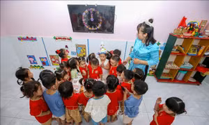 Xây dựng môi trường an toàn với trẻ em - Bài 2: Bảo vệ trẻ từ những 'mắt xích' gần nhất