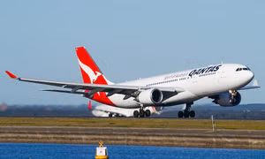 Máy bay A330-200 của Qantas Airways hạ cánh an toàn với 1 động cơ