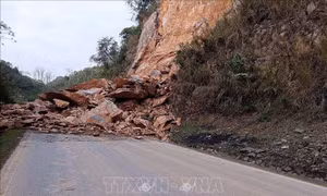 Sạt lở đất khiến 3 người bị vùi lấp tại Phú Thọ 