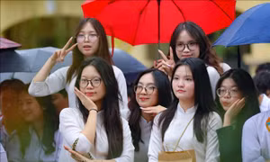 Lưu luyến giây phút chia xa một thời áo trắng 