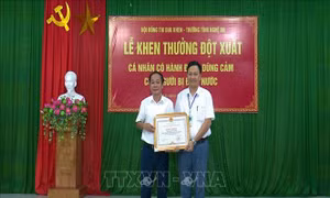Cảm phục Bí thư phường quên mình cứu nhiều cháu nhỏ đuối nước