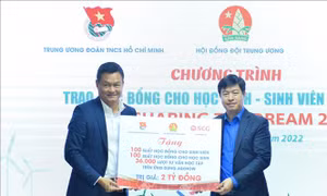Trao 200 suất học bổng cho học sinh, sinh viên có hoàn cảnh khó khăn