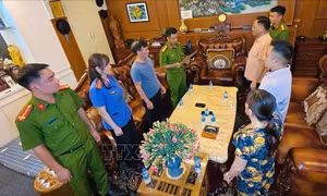 Khám xét nơi làm việc của Chủ tịch Câu lạc bộ bóng đá Đông Á Thanh Hóa