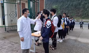 Giáo viên vùng cao ở Lào Cai nỗ lực duy trì tỷ lệ chuyên cần cho học sinh