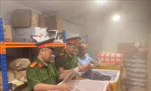 Liên tiếp phát hiện hàng hóa không rõ nguồn gốc