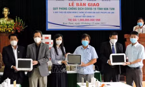 Kon Tum: Tiếp nhận trang thiết bị y tế hỗ trợ phòng, chống dịch COVID-19