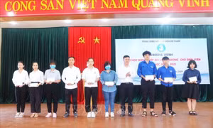 Tiếp sức cho sinh viên có hoàn cảnh khó khăn đến trường