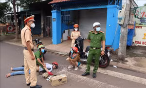 Truy đuổi hơn 1 km, bắt giữ đôi nam nữ vận chuyển ma túy