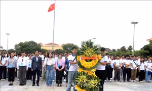 Thanh niên, sinh viên kiều bào tri ân Chủ tịch Hồ Chí Minh và các anh hùng liệt sỹ