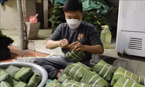 Làng nghề bánh chưng Tranh Khúc vào vụ Tết 