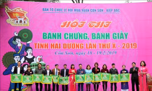 Lưu giữ, trao truyền nghệ thuật truyền thống gói bánh chưng, giã bánh giầy