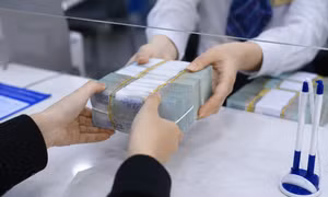 Ngân hàng 'đua' lãi suất hút dòng tiền