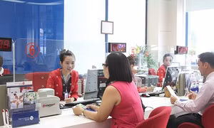 Các ngân hàng tiếp tục điều chỉnh tăng lãi suất tiết kiệm lên gần 1%