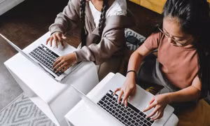 Cần giới hạn độ tuổi sử dụng AI tạo sinh để bảo vệ sự phát triển xã hội của trẻ
