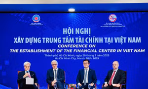 Cam kết hỗ trợ nhà đầu tư quốc tế trong xây dựng Trung tâm tài chính tại Việt Nam