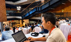 Làm báo thời 'ma trận' tiền số