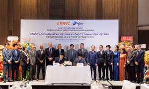 Pfizer và VNVC ký kết chia sẻ kiến thức trong sản xuất vaccine tại Việt Nam