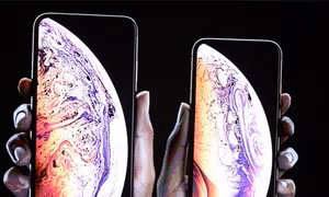 Quỳnh búp bê và Apple ra mắt iPhone XS thu hút sự quan tâm của mọi người 