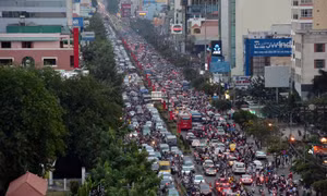 Người dân bị tắc đường, thu quá giá trong dịp Tết Kỷ Hợi có thể phản ánh qua Zalo