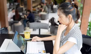 Đánh giá Zenbook S 14 - Laptop AI siêu mỏng nhẹ chuẩn Copilot+ PC với chip Intel