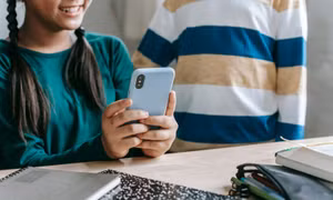 Trẻ nghỉ hè, làm thế nào quản lý thời gian sử dụng thiết bị công nghệ hợp lý và cân bằng?
