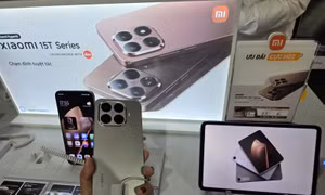Thị trường smartphone 2025: Cuộc đua AI và làn sóng 'đốt tiền' toàn cầu