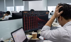VN-Index lao dốc hơn 111 điểm trong sáng 9/3
