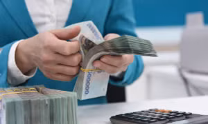 Lãi suất huy động tăng cao, dòng tiền dịch chuyển sang tiết kiệm