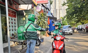 Grab triển khai 1.500 điểm tiếp sức cho bác tài mùa nắng nóng