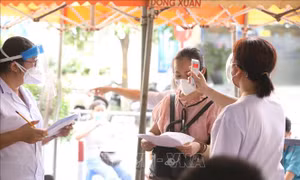 Tổng hợp COVID-19 ngày 9/10: Thí điểm 38 chuyến bay nội địa từ ngày 10/10; nhiều nơi hỗ trợ miễn phí cho người dân về quê