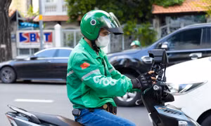 Grab Việt Nam hỗ trợ đối tác tài xế xe xăng và xe điện tuần thứ ba liên tiếp