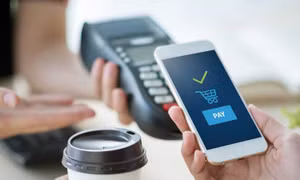 Giao dịch không dùng tiền mặt tăng mạnh, cảnh báo bảo mật thông tin