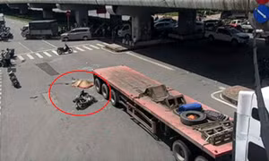 TP Hồ Chí Minh: Va chạm xe container và xe máy, một người tử vong