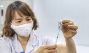 Chính phủ chỉ đạo Bộ Y tế thực hiện hợp đồng cung cấp vaccine phòng COVID-19 do AstraZeneca sản xuất