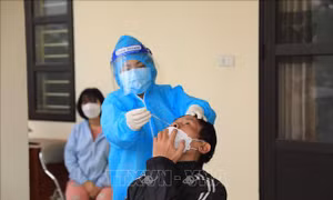 Tổng hợp COVID-19 ngày 5/3: Trên 131.800 ca nhiễm mới; Hà Nội tiếp tục dẫn đầu số ca F0 và số ca tử vong trong ngày