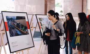 Triển lãm ảnh ‘Cảm nhận không khí’ qua các trường đại học 