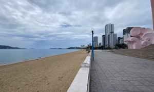 Dịch COVID-19 khiến Nha Trang đìu hiu, hàng loạt cửa hàng và khách sạn đóng cửa