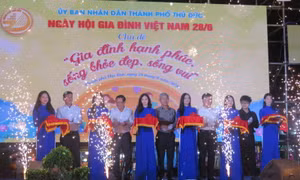 TP Hồ Chí Minh: Khai mạc lễ hội mùa hè sôi động bên bờ sông Sài Gòn