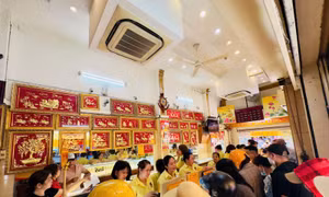 Chênh lệch giá vàng trong và ngoài nước cao, nhà đầu tư cẩn trọng mua đuổi