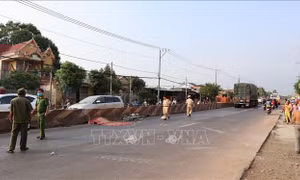 Đi xe đạp vào làn đường ôtô, người phụ nữ bị xe tải đâm tử vong 