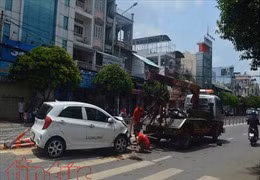 Xe ô tô mất lái gây tai nạn liên hoàn làm 4 người thương vong